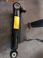 Cab lifting cylinder