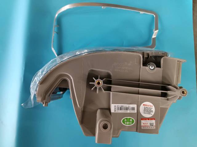 Left headlamp assembly