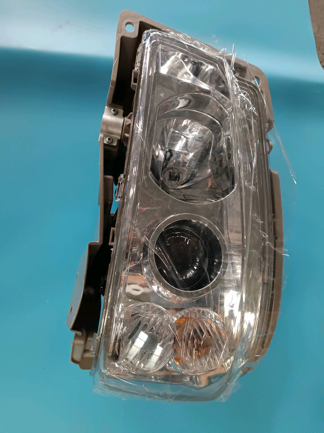 Left headlamp assembly