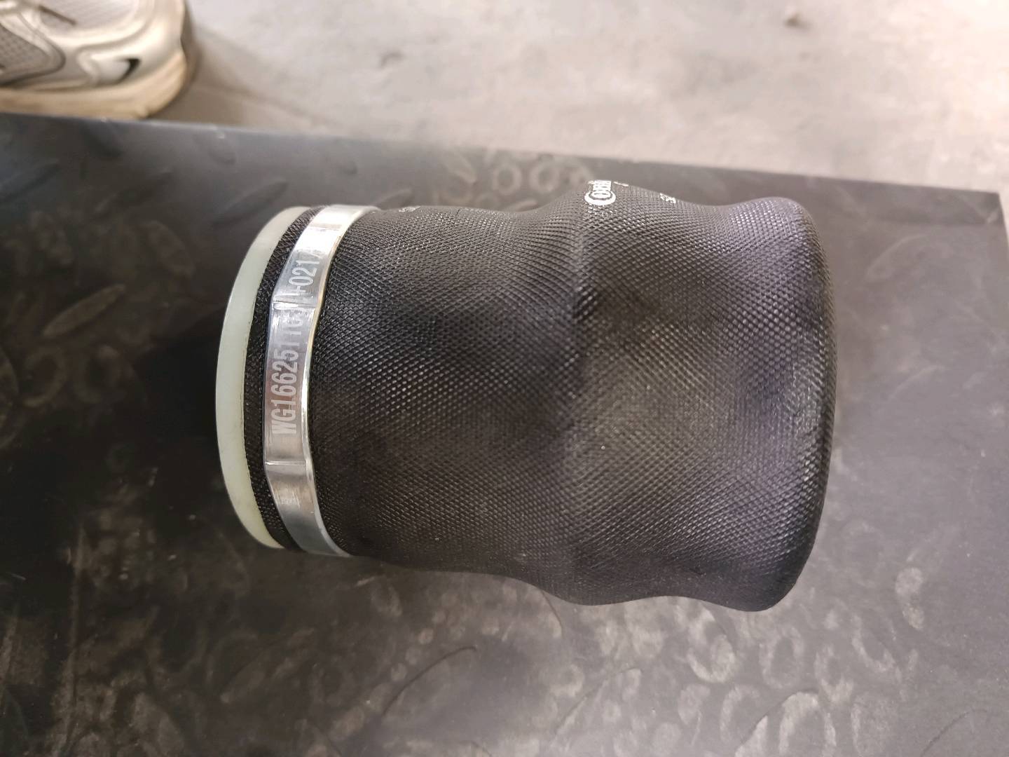 Airbag assembly