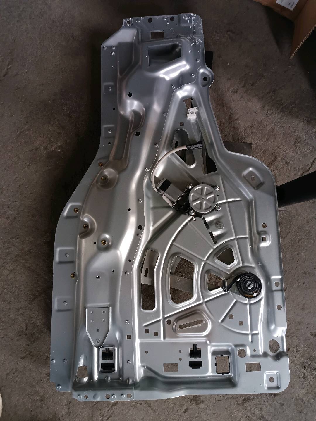 Glass lift assembly
