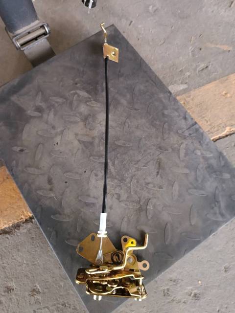 Left door lock assembly