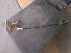 Right door lock assembly