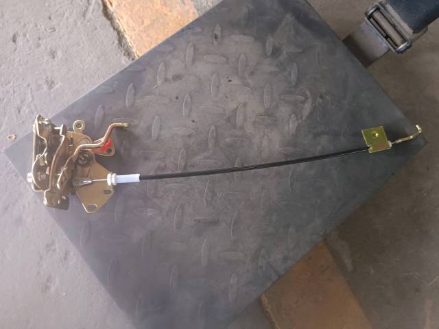 Right door lock assembly