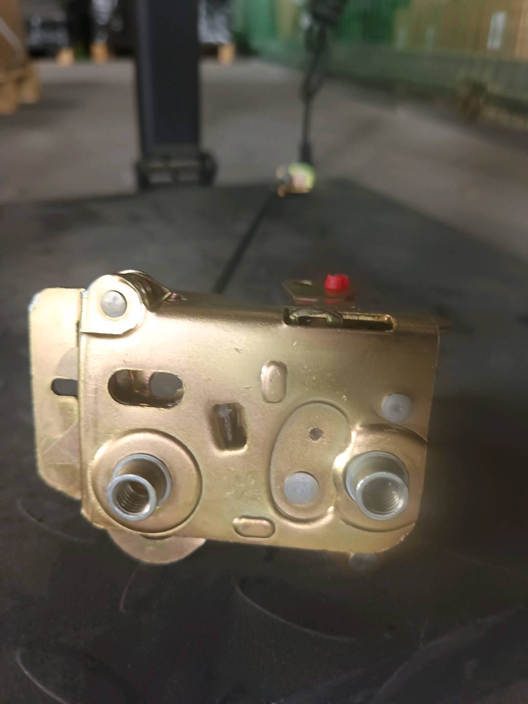 Right door lock assembly