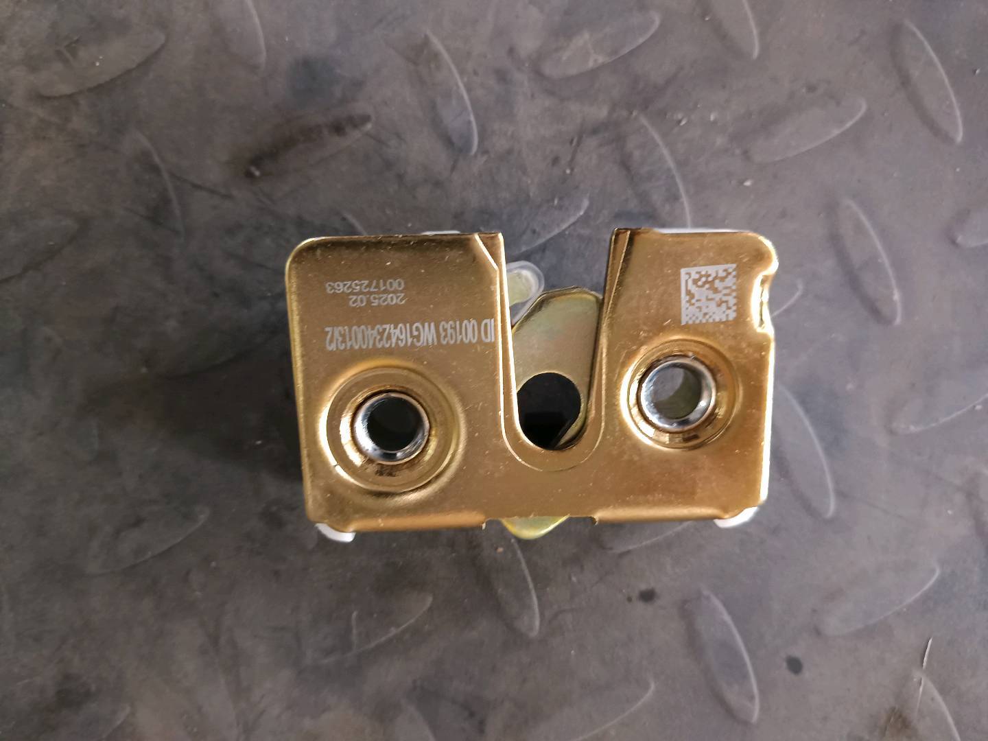 Lock block right