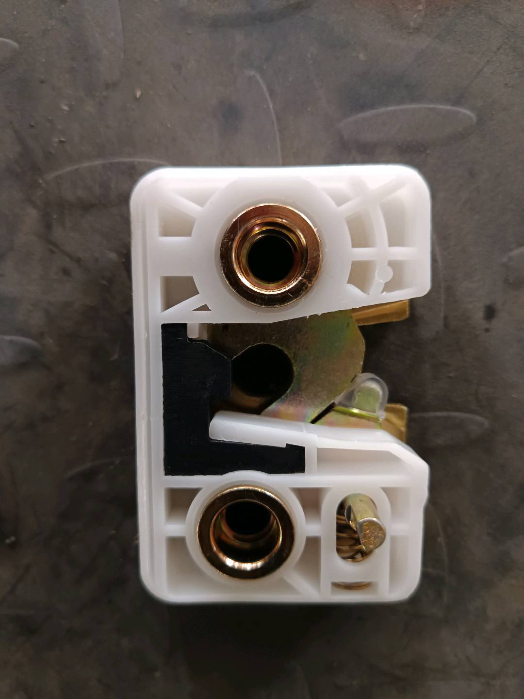 Lock block right