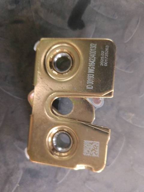 Right door lock assembly