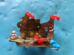 Right door lock assembly