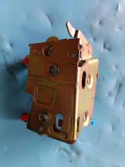 Right door lock assembly