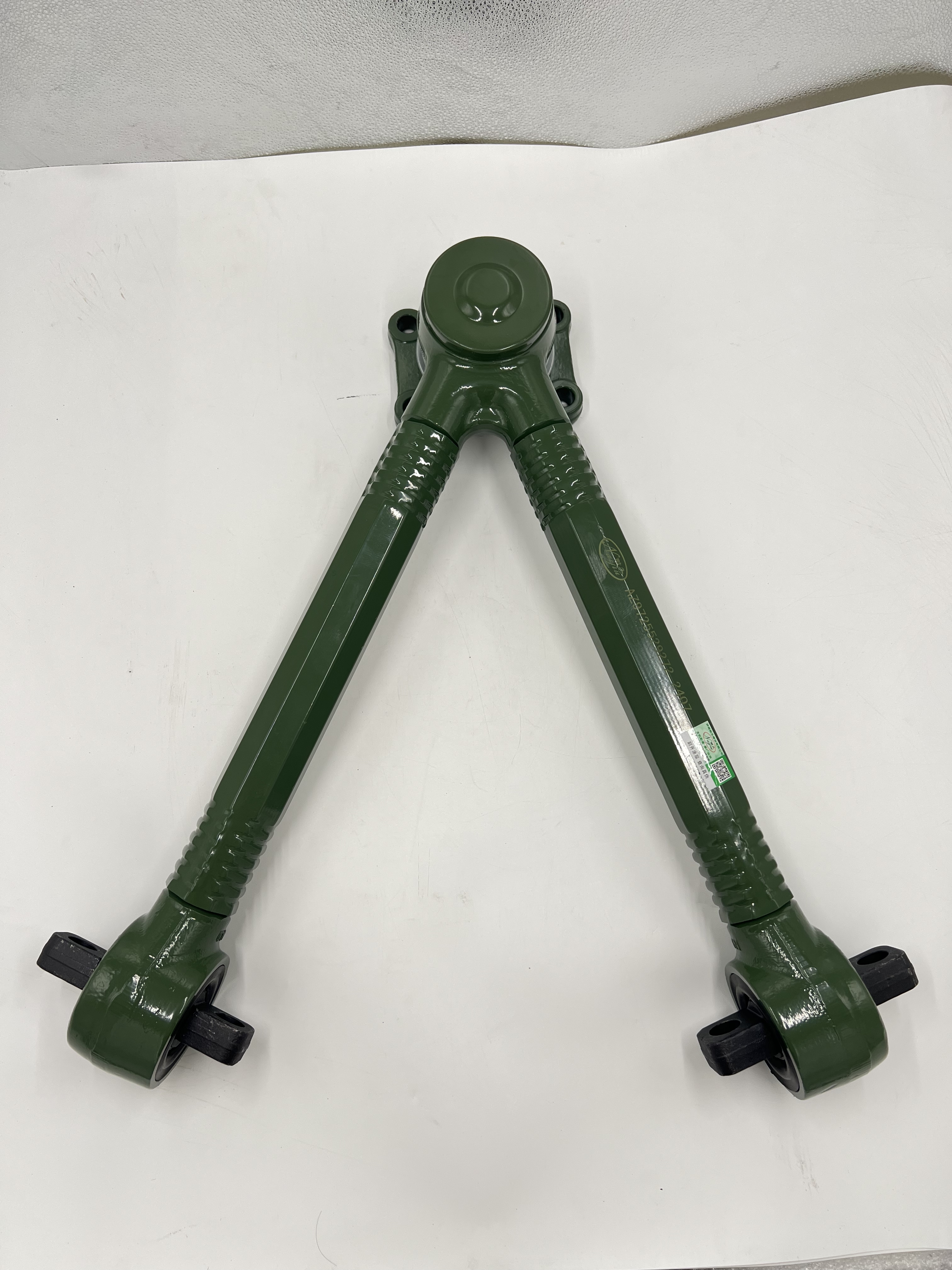 V-shaped thrust rod assembly