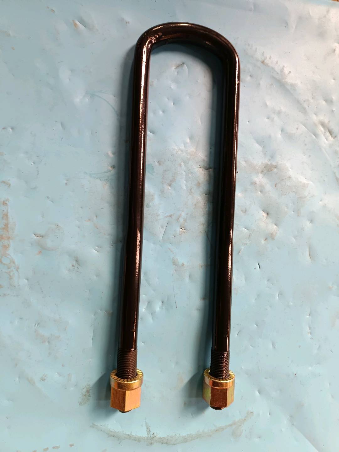 Rear-mounted horse bolt nuts