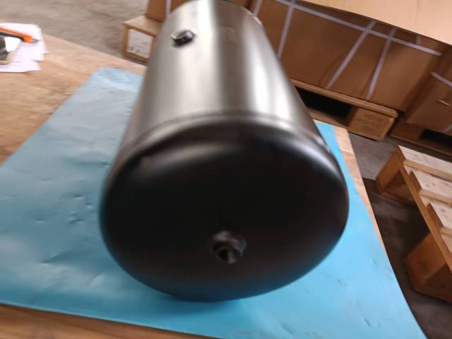 Air storage cylinder assembly