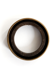 End cap internal oil seal