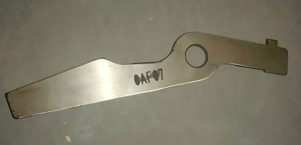 Main and auxiliary box interlock plate