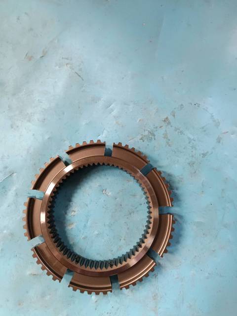 Range file synchronous gear seat