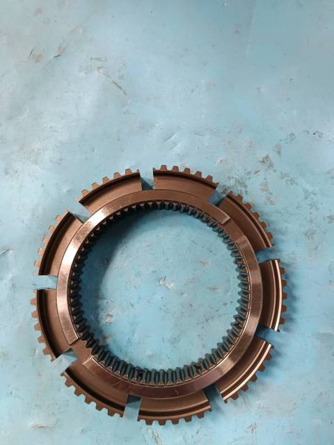 Range file synchronous gear seat