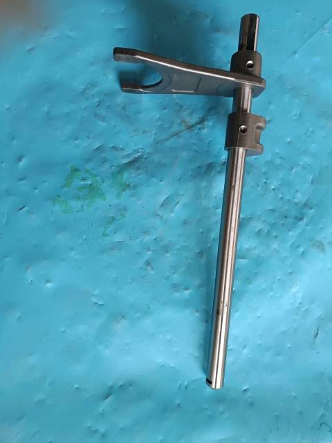 The fifth and sixth gear shift fork assembly