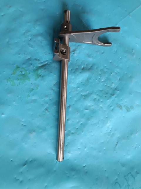 The fifth and sixth gear shift fork assembly