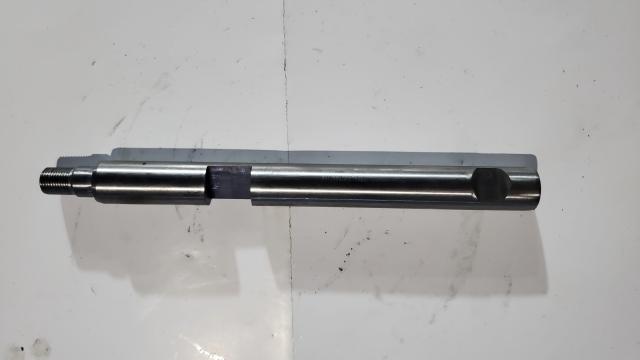 Range gear shift lever shaft