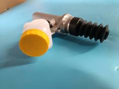 Clutch master cylinder and oil reservoir assembly