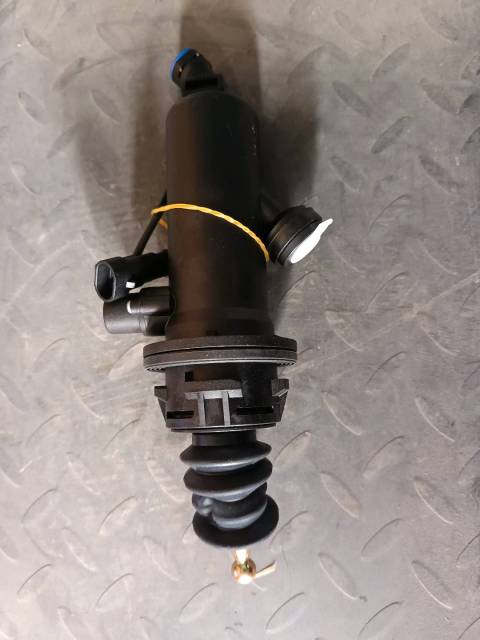 clutch master cylinder