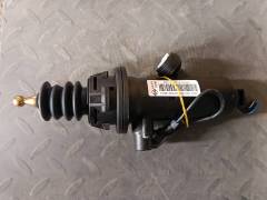 clutch master cylinder