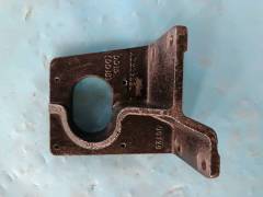 Auxiliary cylinder bracket