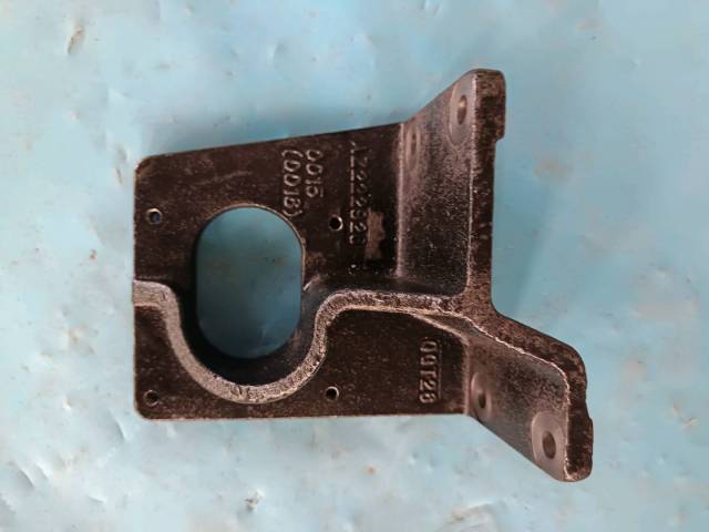 Auxiliary cylinder bracket