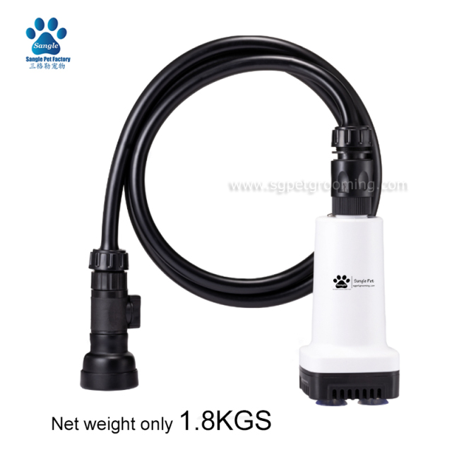 Sistema portatile per il bagno degli animali domestici con getto a pressione