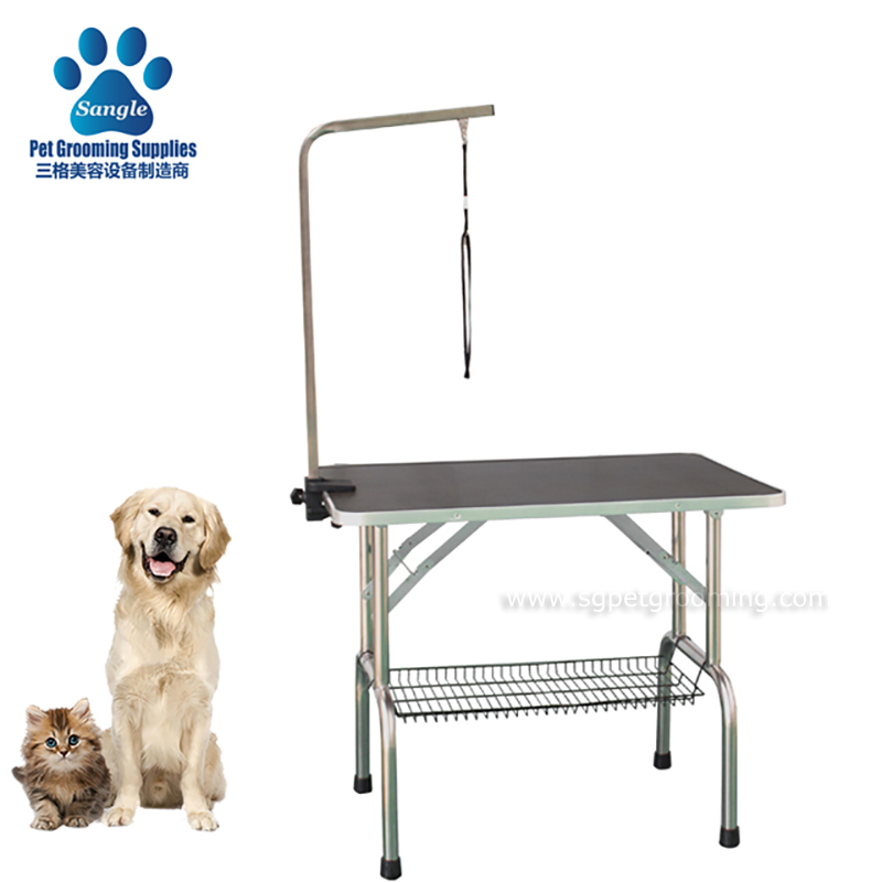 Mesa dobrável para tosa de animais de estimação com suporte e braço em aço inoxidável.