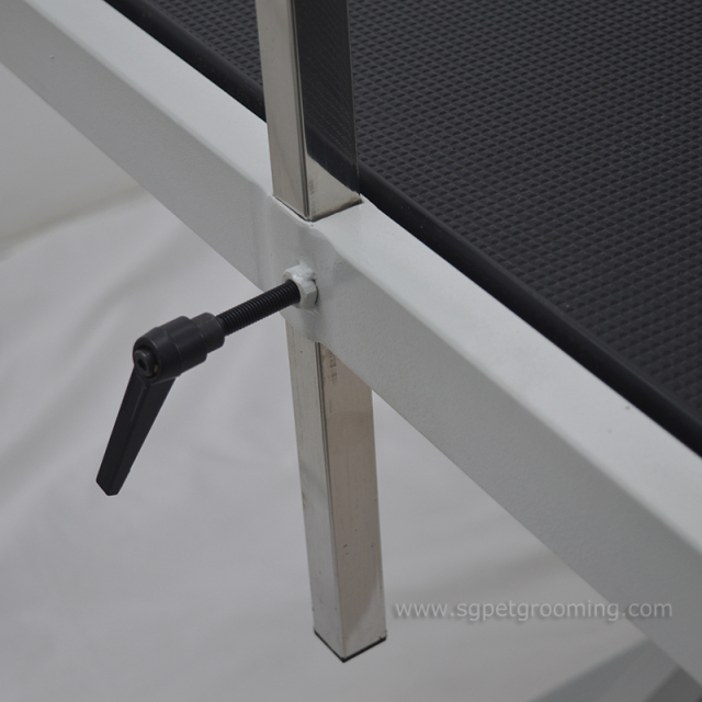 49-calowy niski stół pielęgnacyjny z podnośnikiem elektrycznym