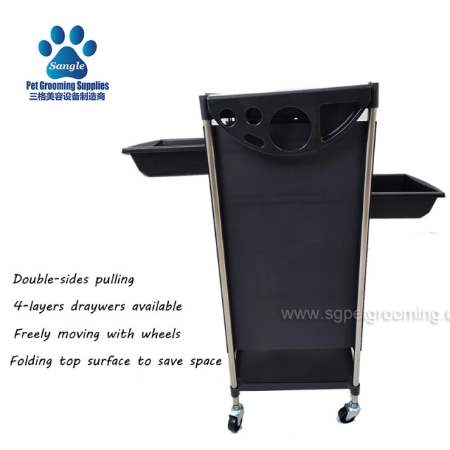 Carrinho para salão de tosa de animais de estimação na cor preta, com mobilidade livre.
