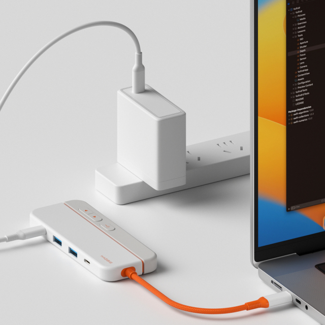 USB-C Hub with Presentation Clicker