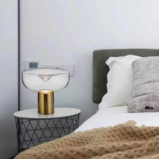Nordic Modern Creative Table Lamp Bedroom Bedside Hotel Luxury  Decorative Metal Base Desk Glass Table Lamp
