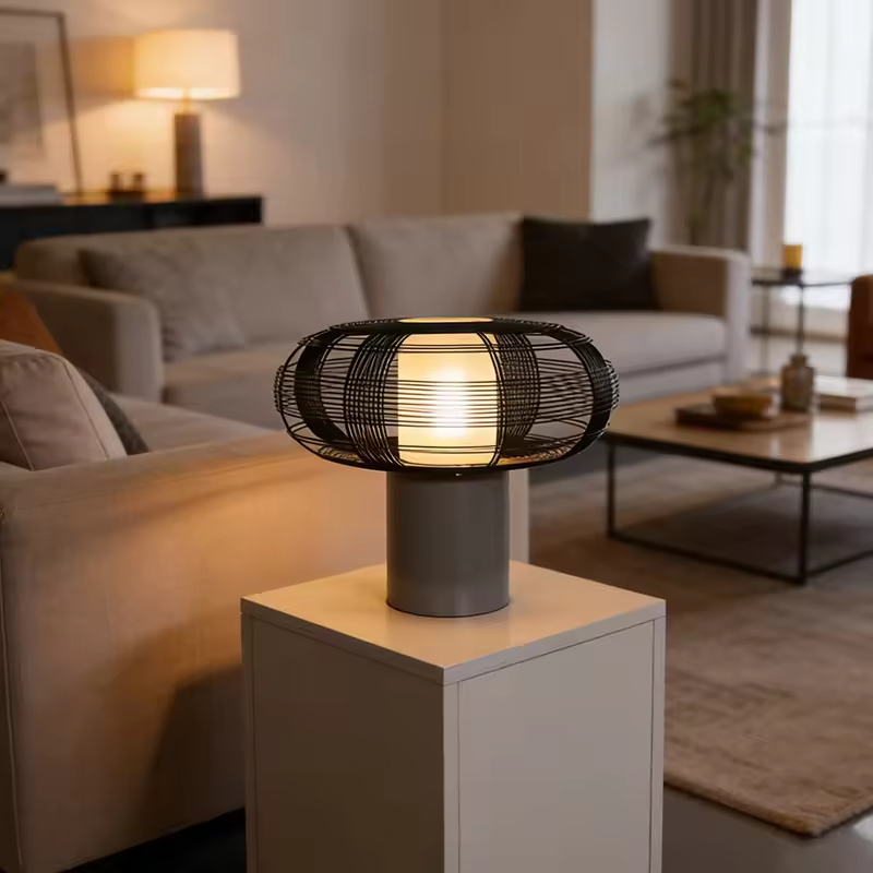Nordic Designer Table Lamp Home Living Room Bedside Decorative Hotel Iron Glass Table Lamp for Bedroom