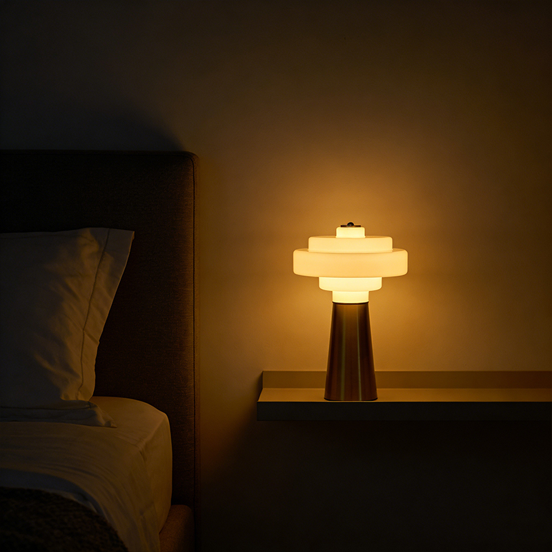 Modern LED Gold Metal Table Lamp Bedroom Bar Home Decorative Creative Golden Table Light for Living Room Bedside