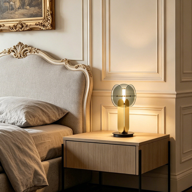 Nordic Luxury Desk Table Light Hotel Living Room Bedroom Study Decorative Glass Lampshade Gold Metal Table Lamp