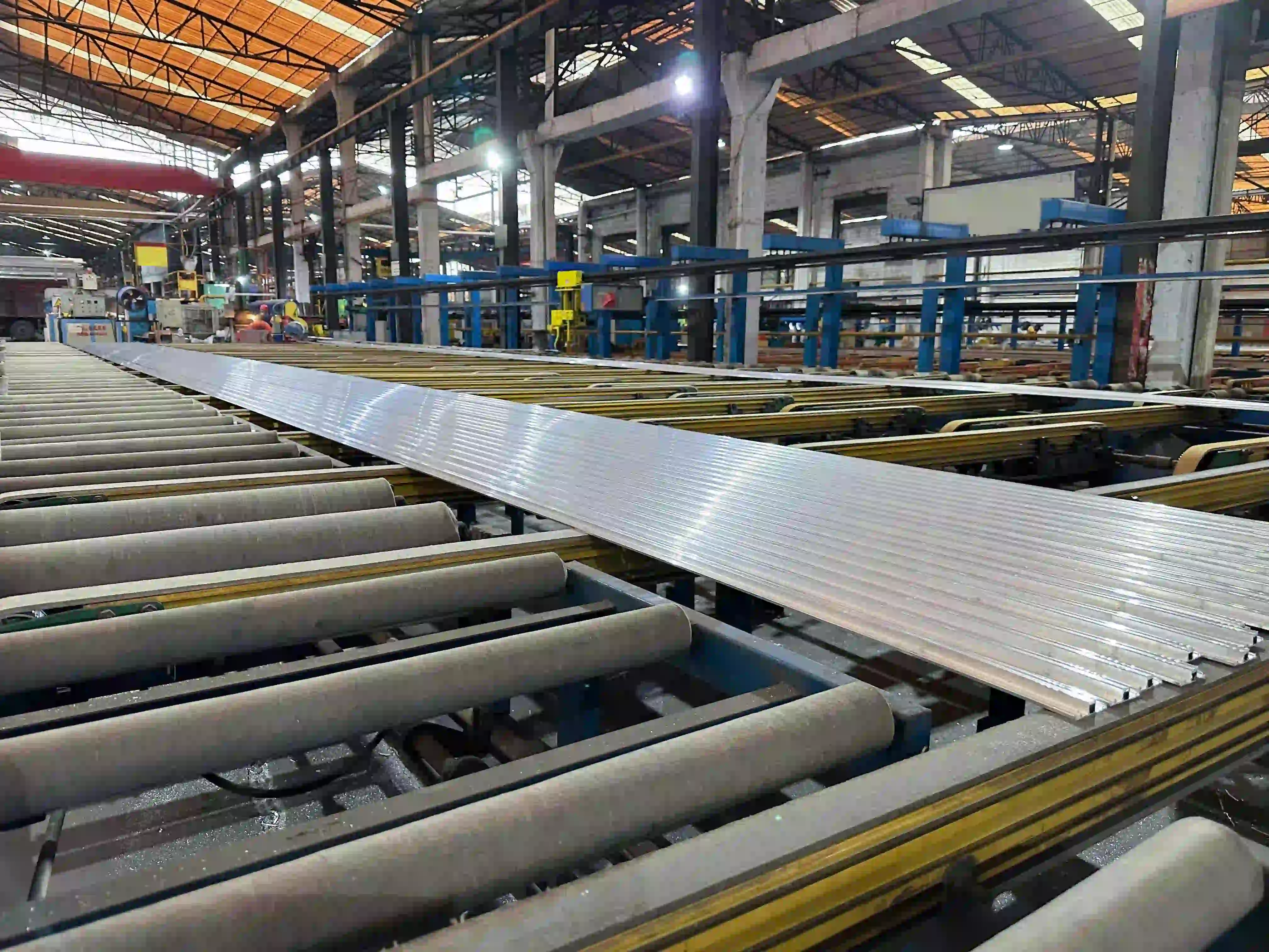 Extruded aluminum profile workshop
