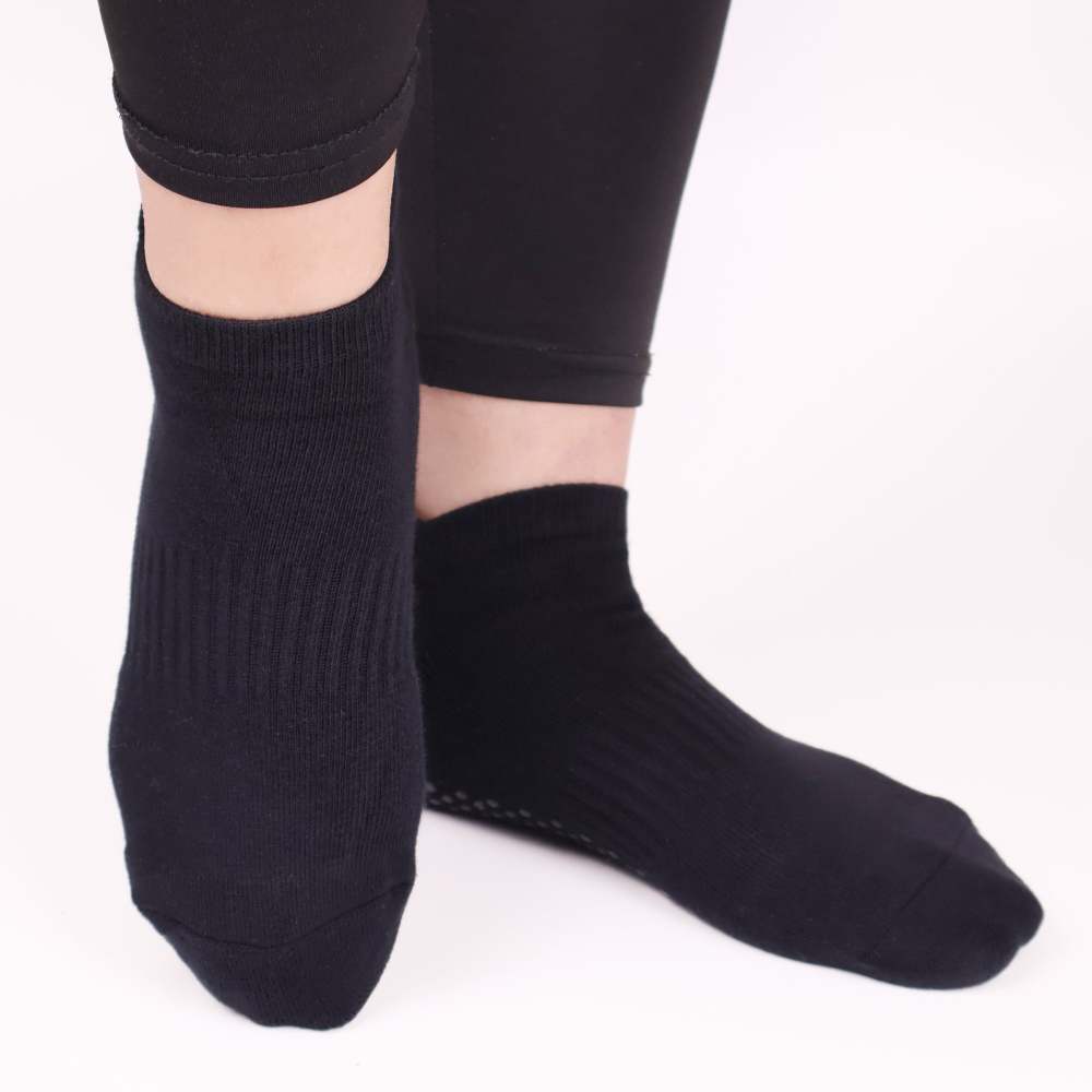 Full Toe Classic Black Non Slip Fitness Socks 的副本