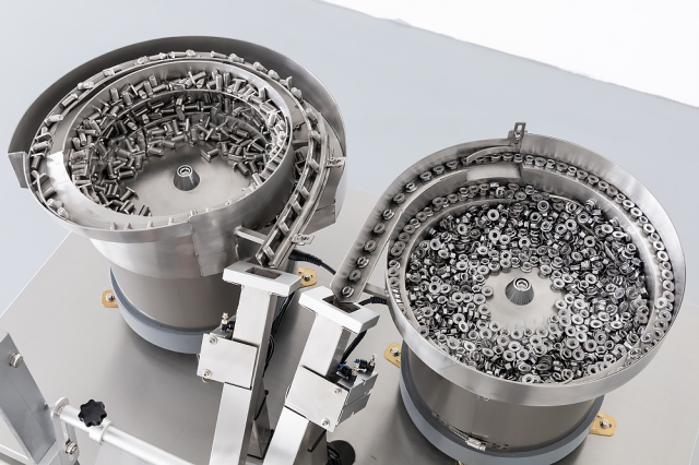 Automatic Bolt and Nut Kitting Machine