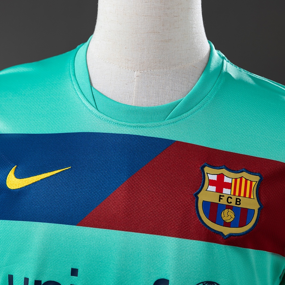 2010-11 BARCELONA AWAY