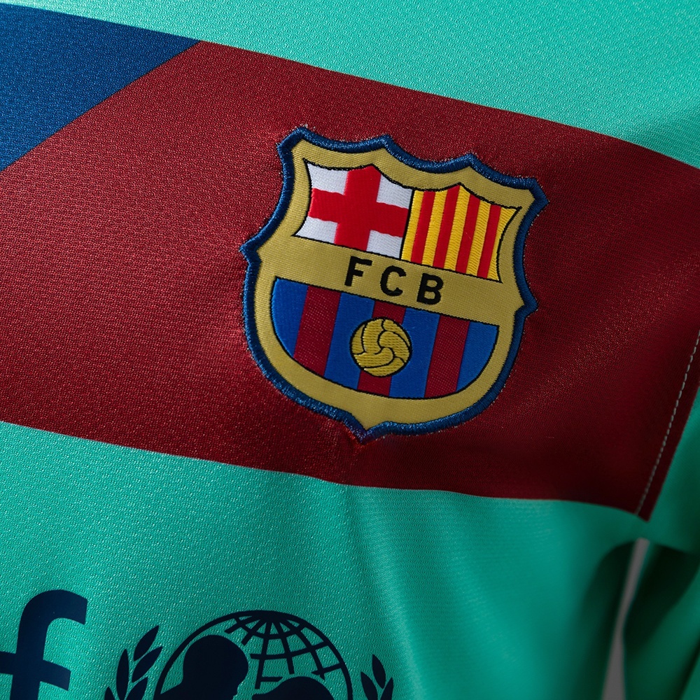 2010-11 BARCELONA AWAY LONG SLEEVE