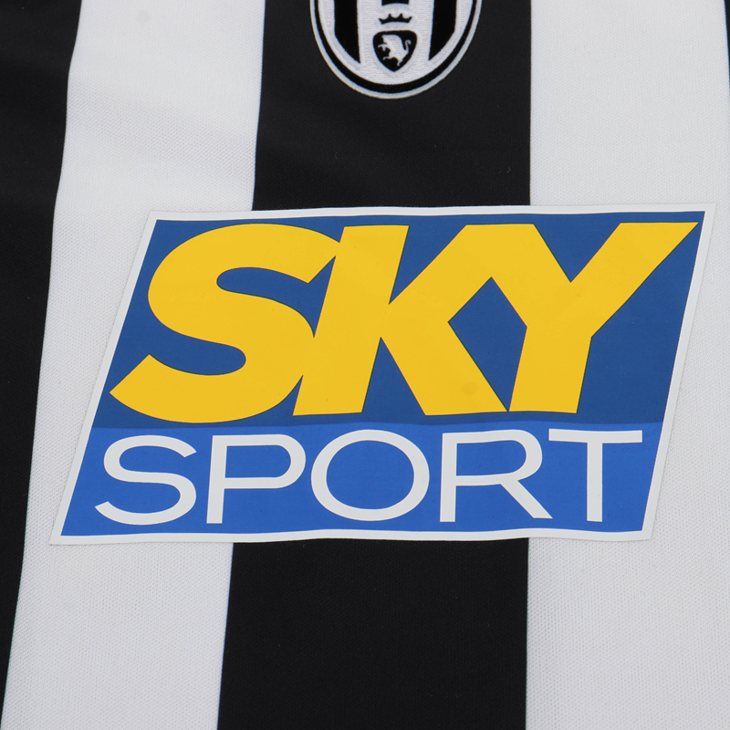 2004-05 JUVENTUS HOME KIDS KIT