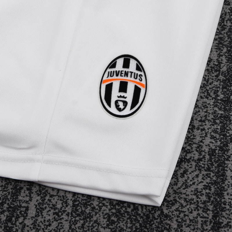 2004-05 JUVENTUS HOME KIDS KIT