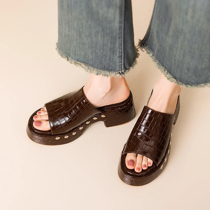 Women's Summer New Slim 7 CM Chunky Heel Genuine Leather Platform Peep-Toe Rivets Fashion Gladiator Slippers 50609