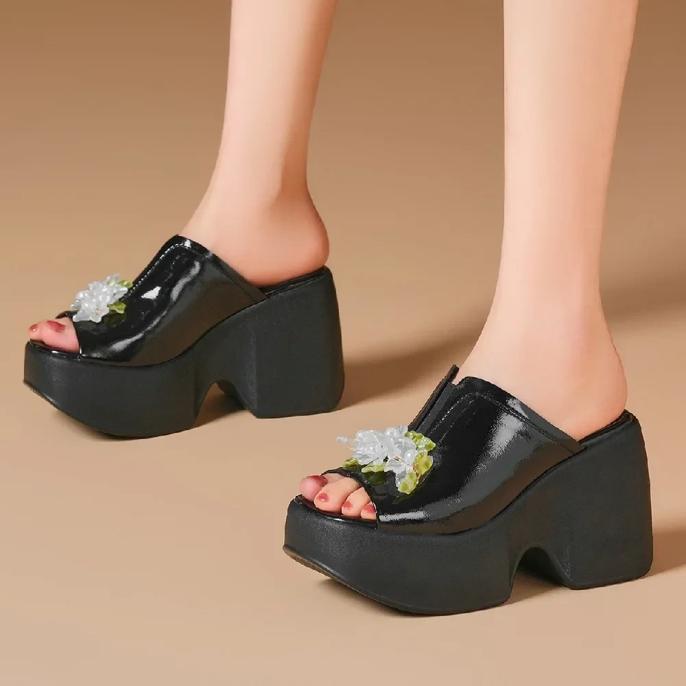 Summer New Slim 10 CM Super High Heels Platform Peep Toe Cut Out Flowers Pearl Crystal Patent Leather Women Gladiator Slippers