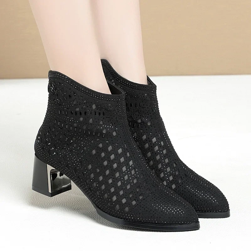 Summer New Fashion Thick Heels Pointed Toe Crystal Cut Out Bling Flowers Patent Leather Women Ankle Short Modern Boots 2303