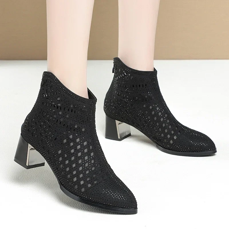 Summer New Fashion Thick Heels Pointed Toe Crystal Cut Out Bling Flowers Patent Leather Women Ankle Short Modern Boots 2303