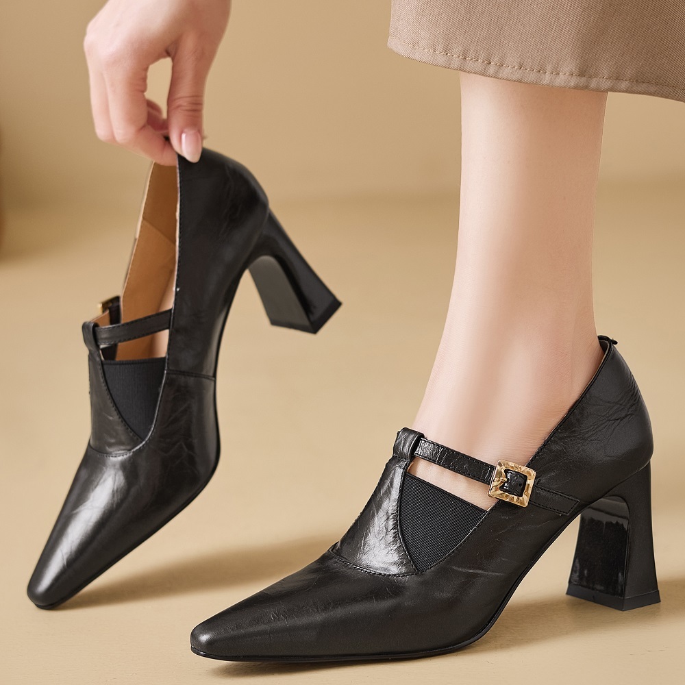 Women's New Spring Pointed Toe French Elegant Versatile Pumps Retro One-Button Cut Out Square Heel 7 CM High Heels Slim-Fit Pumps 60320